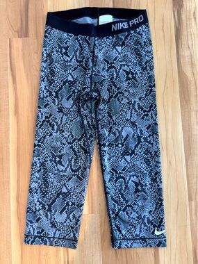 Nike Pro Printed Performance Leggings (cropped)